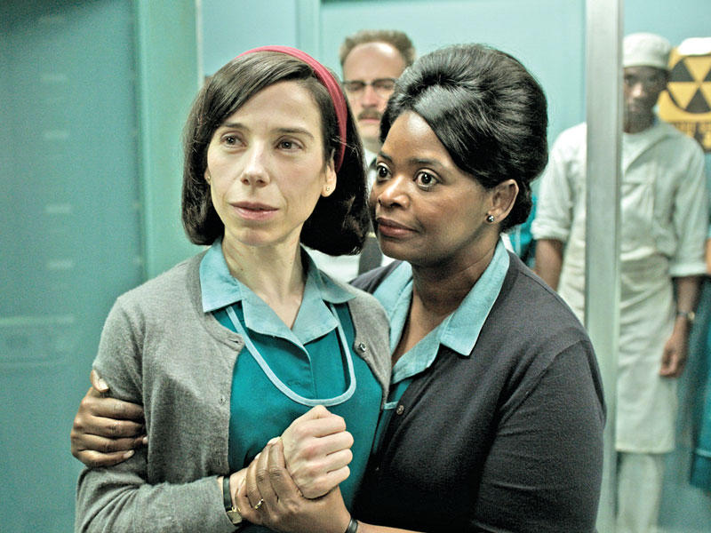 أوكتافيا سبنسر وسالي هوكينز في الفيلم