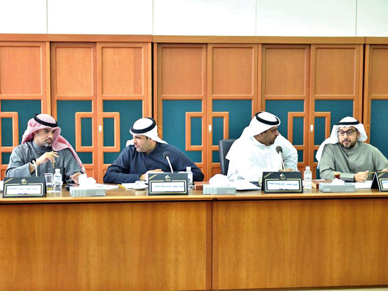 جانب من اجتماع لجنة بيئة الأعمال