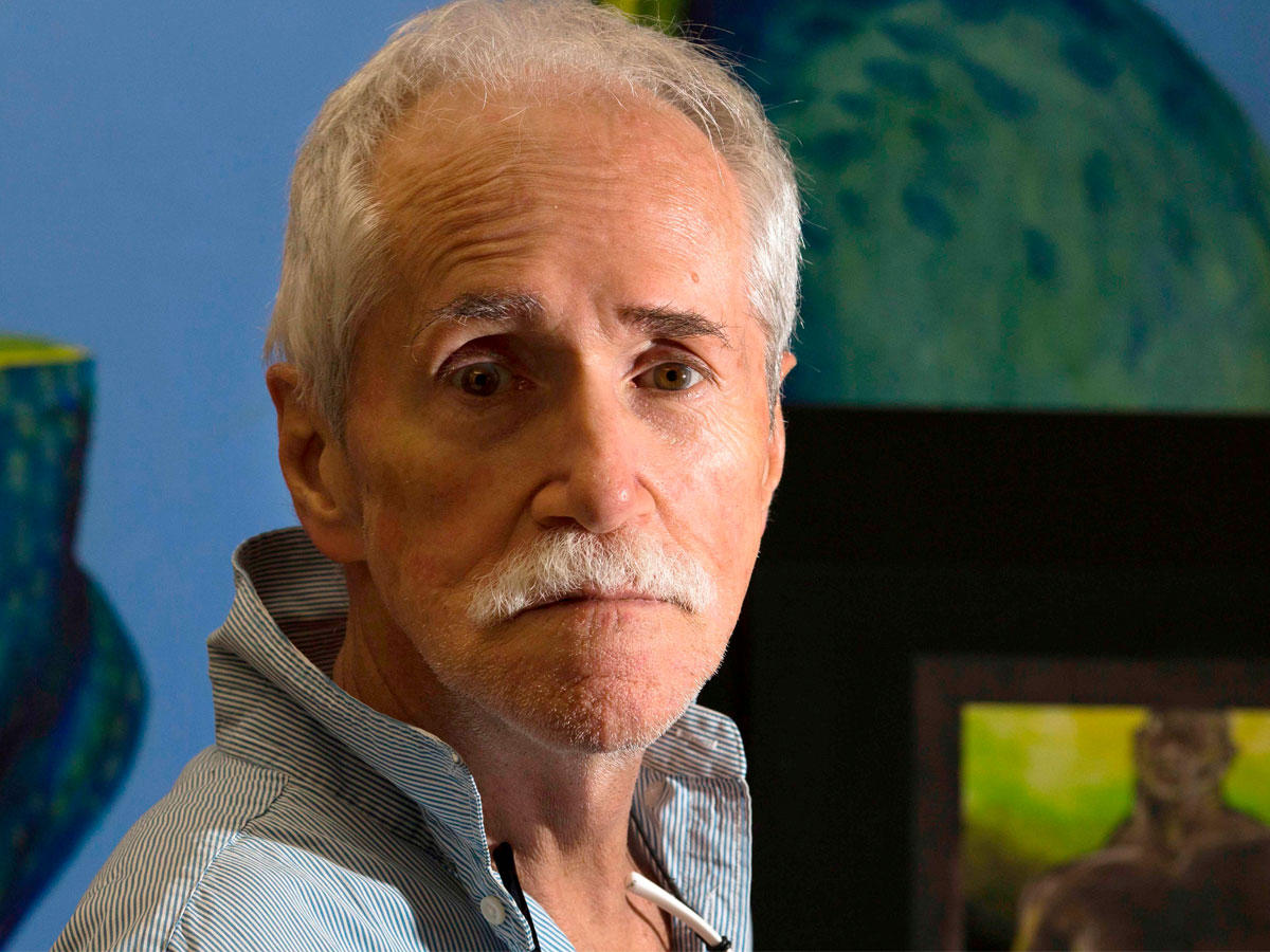 الفنان الأميركي هلتون ماكونيكو