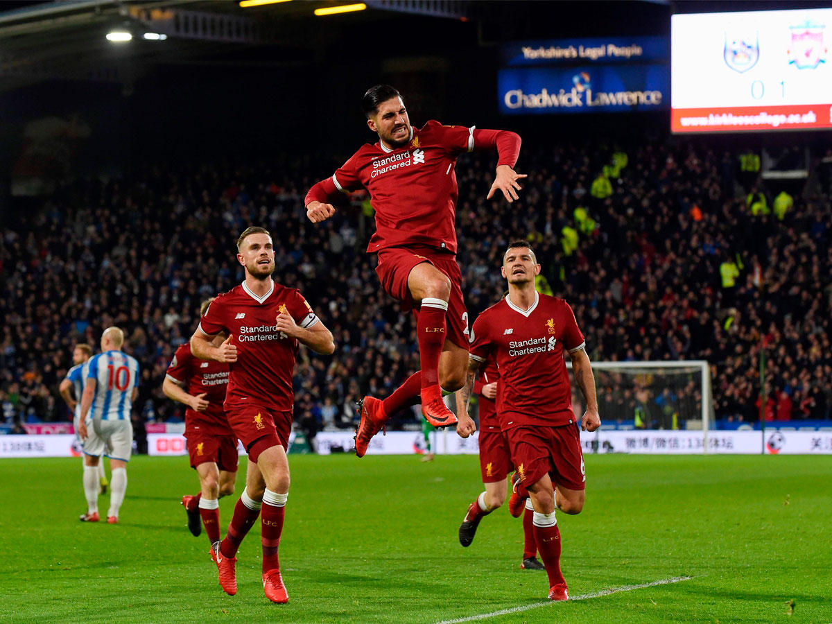 ايمري جان نجم ليفربول يحتفل بعد إحرازه الهدف الأول