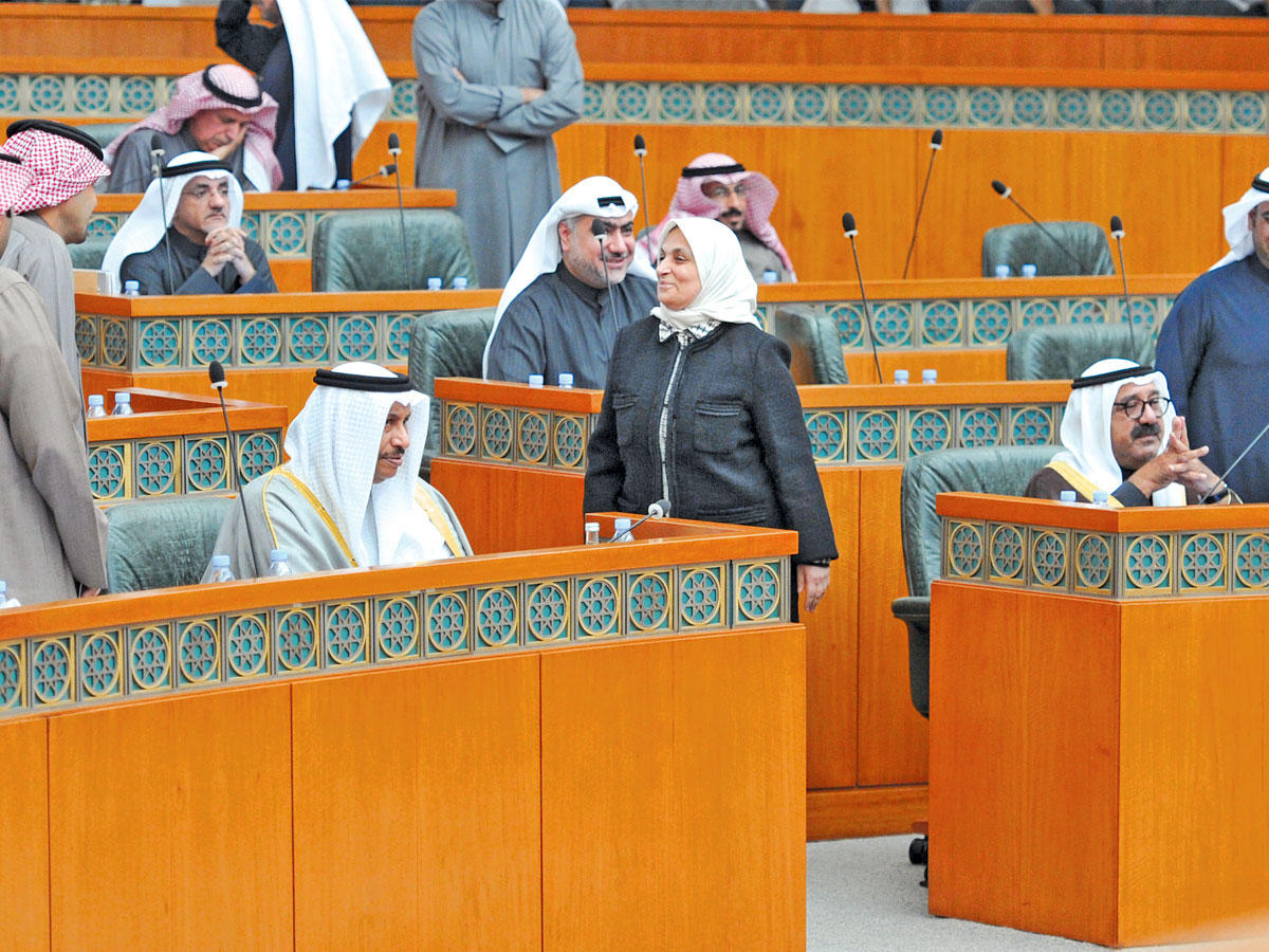 الصبيح سعيدة بنتيجة الجلسة	(تصوير عبدالله الخلف)