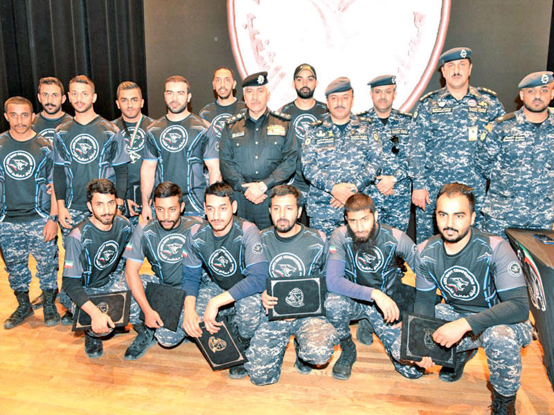 الدوسري متوسطاً المشاركين في مسابقة «مكافحة الشغب» 