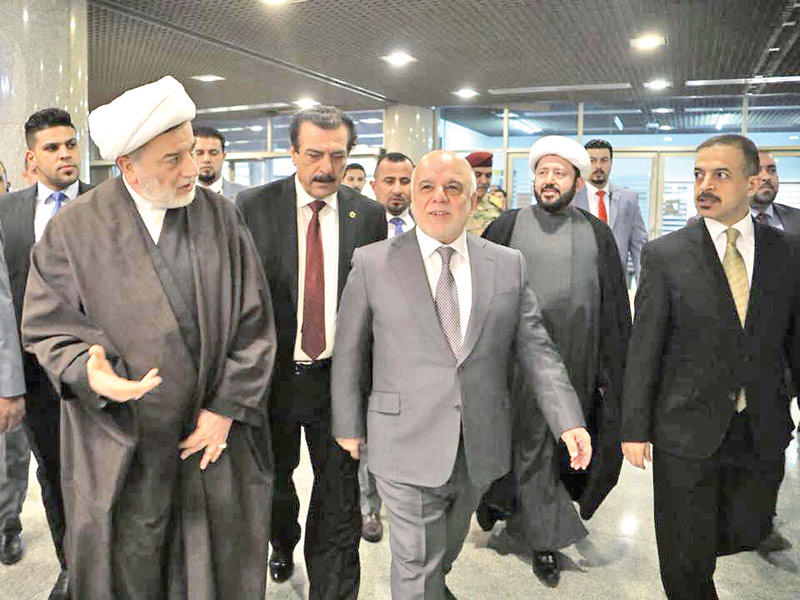 العبادي يصل إلى البرلمان أمس للاجتماع بالكتل 