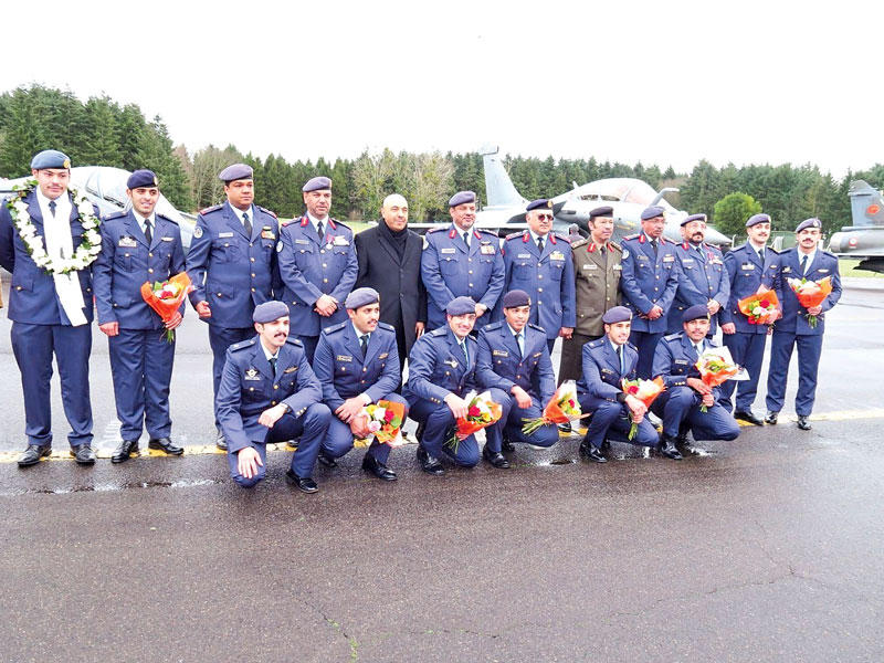 قاعدة «تور» الفرنسية تحتفل بتقليد الطيارين الكويتيين 