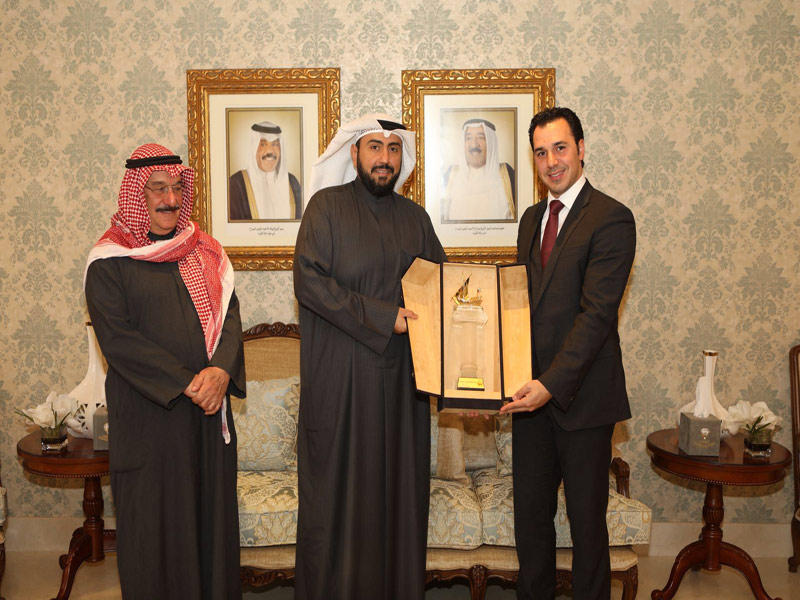 الصباح مكرماً المطوع