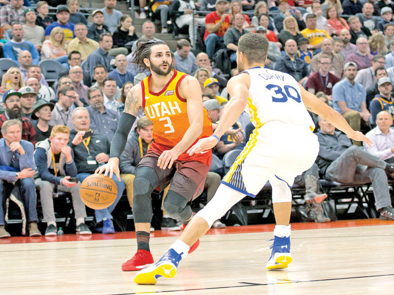 جانب من لقاء غولدن ستايت ويوتا جاز