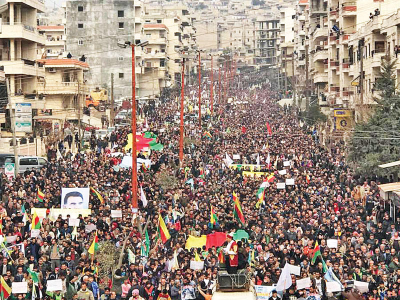  أكراد يحتجون على العملية التركية في عفرين أمس