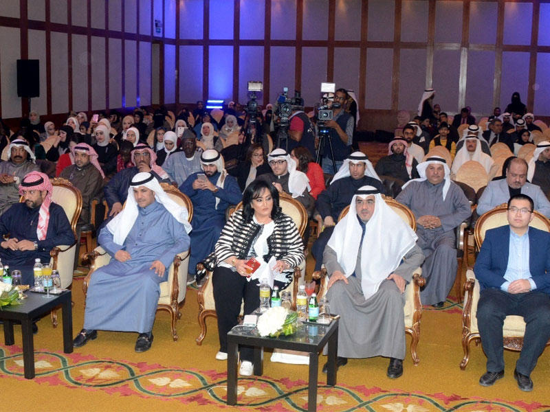 صورة جانبية للحضورn