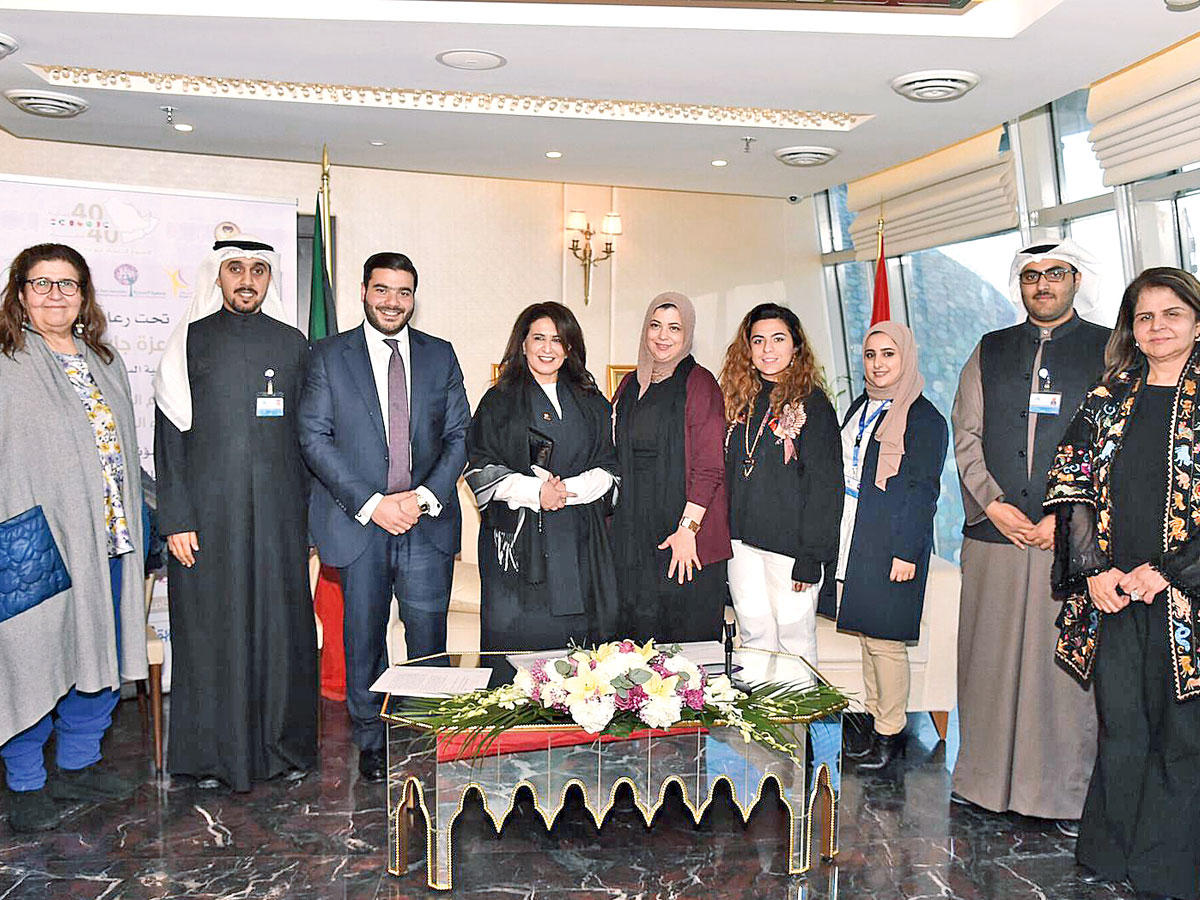 لقطة جماعية خلال توقيع الشراكة 