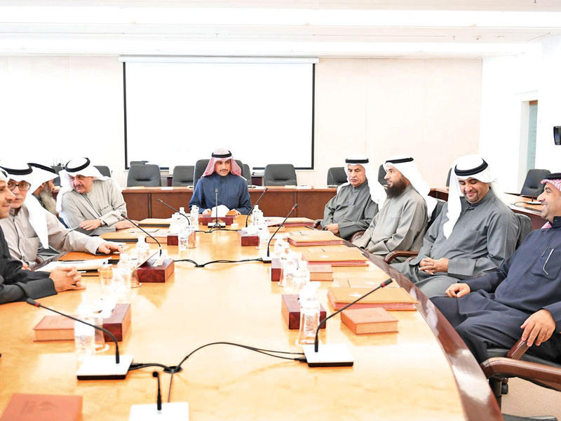 الغانم مترئساً اجتماع مكتب المجلس بحضور الفضالة