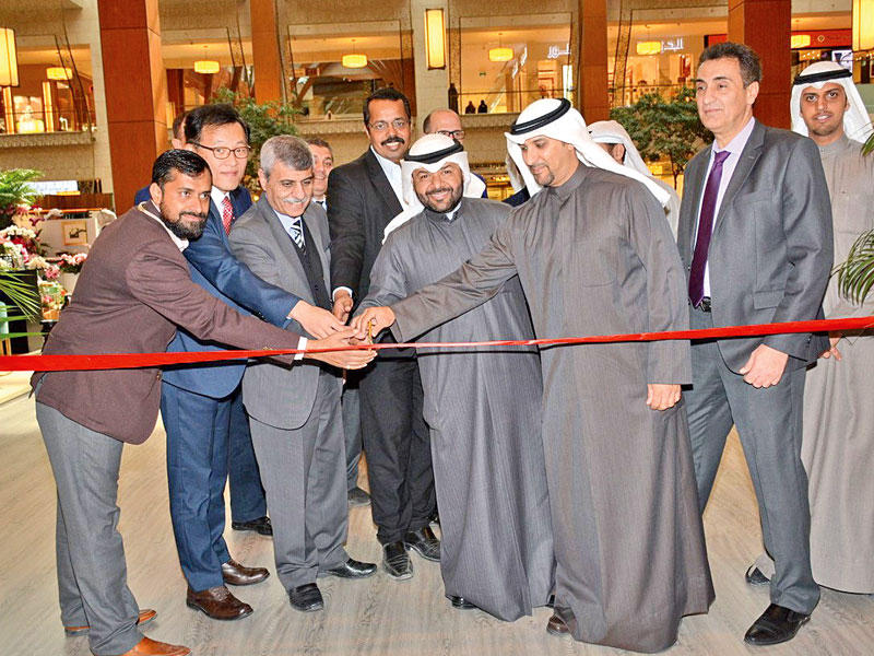 جانب من افتتاح المعرض