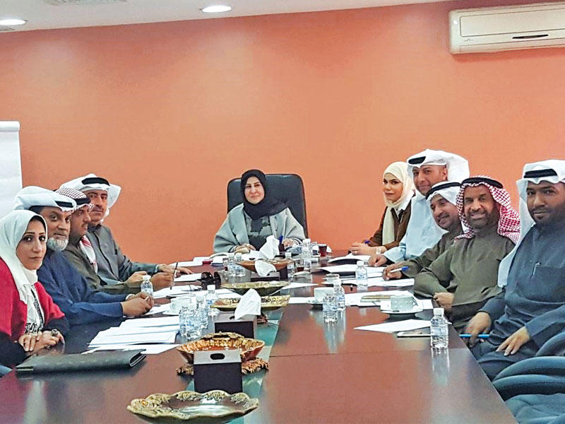 جانب من اجتماع مديري العموم أمس