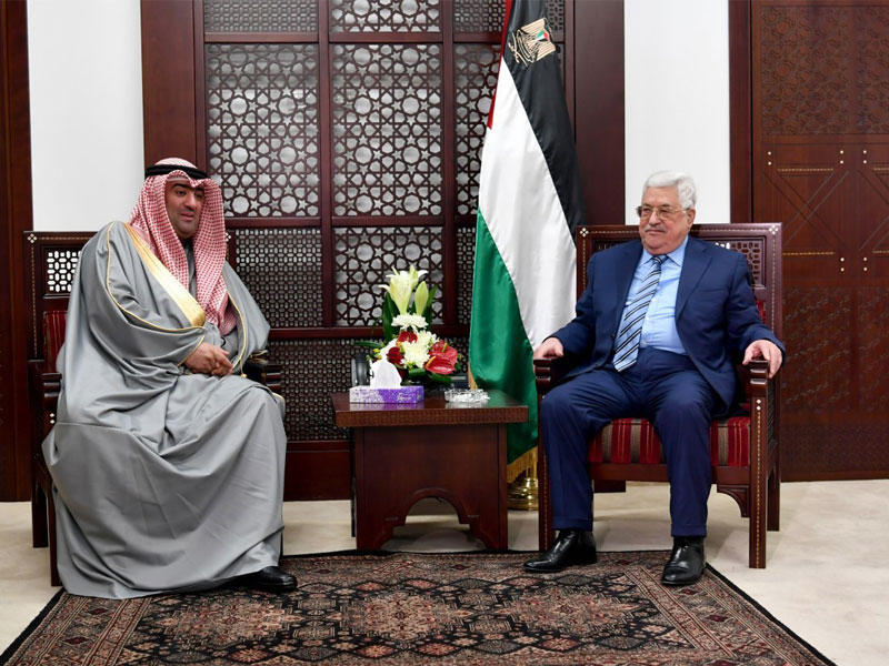  رئيس السلطة الفلسطينية محمود عباس يستقبل ممثل سمو امير البلاد وزير الدولة لشؤون الشباب وزير التجارة والصناعة خالد الروضان والوفد المرافق أثناء وصولهم رام الله 