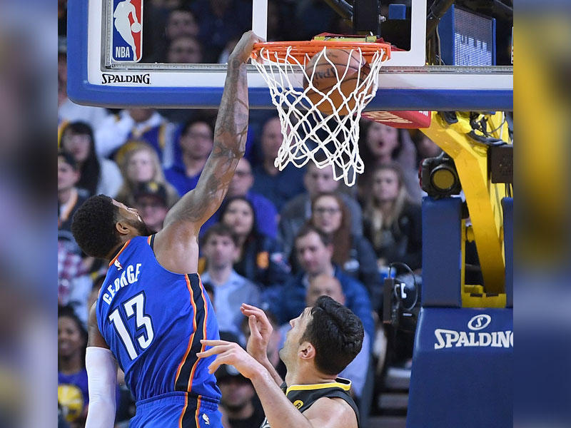 بول جورج نجم أوكلاهوما يسجل في سلة ووريرز