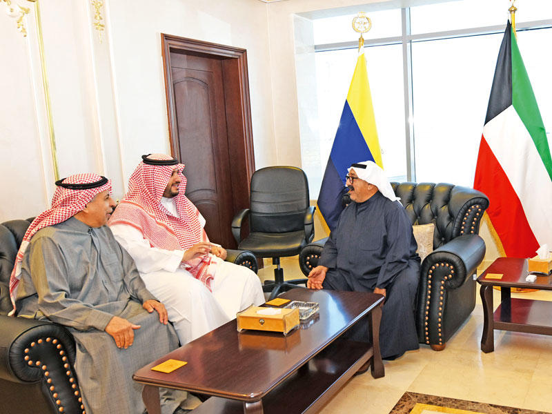 النائب الأول خلال لقائه المستشار تركي بن محمد آل سعود