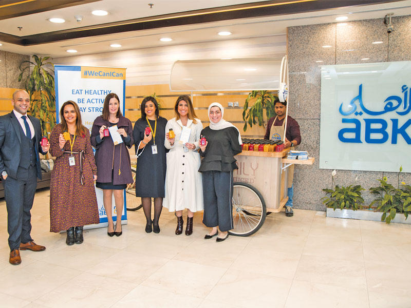 دعم موظفي البنك الأهلي الكويتي لليوم العالمي للسرطان