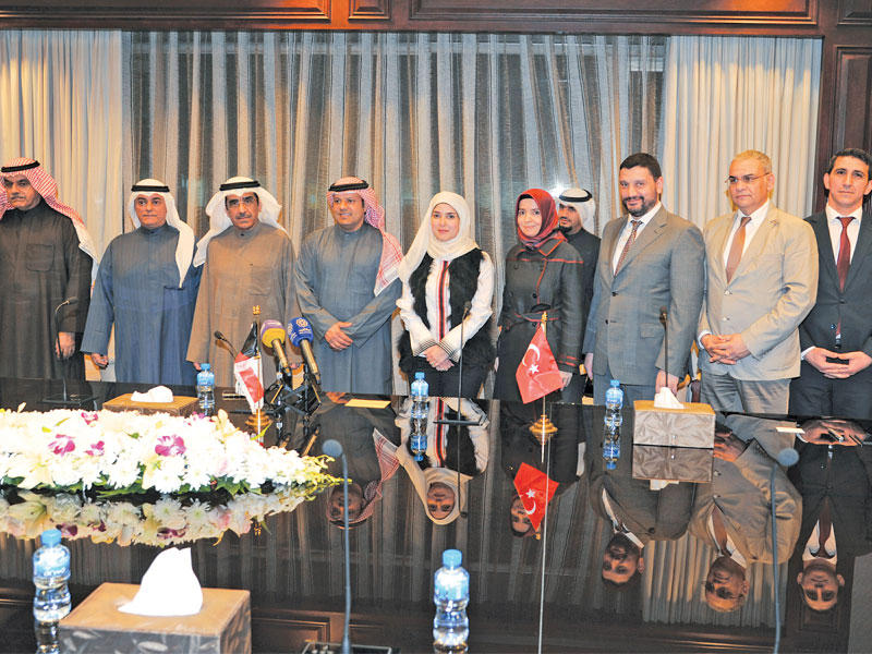 بوشهري متوسطة السفيرة التركية والكندري والوقيان والمضفt(تصوير عوض التعمري)