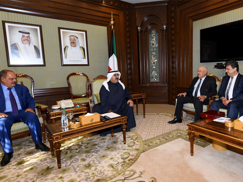 النائب الأول أثناء لقائه وفد نقابة الصحافيين العراقيين