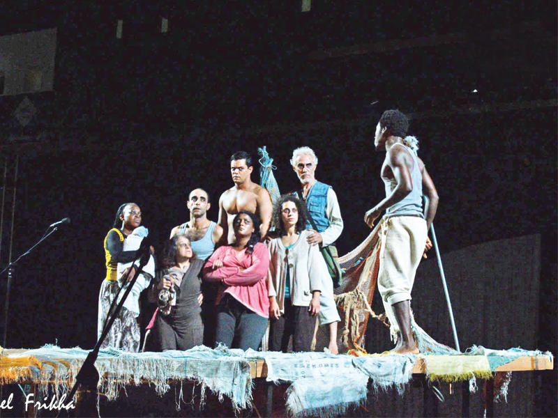 لقطة من مسرحية «الشقف»