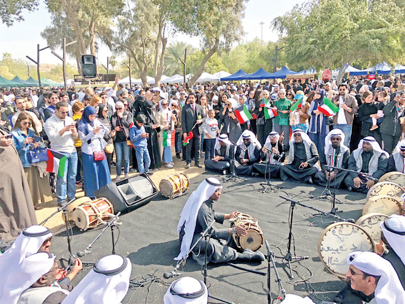 لقطات من الاحتفالية في سوق قوت 