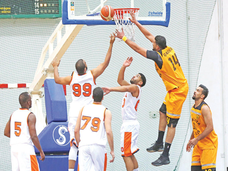 جانب من مباراة القادسية مع كاظمة