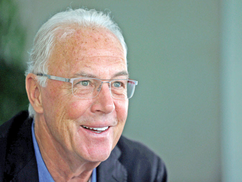 أسطورة كرة القدم الألماني فرانز بيكنباور