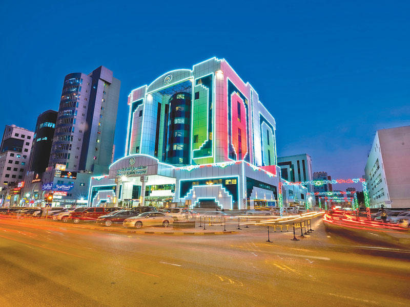 الإضاءة المبهرة تزين حوائط دار الشفاء