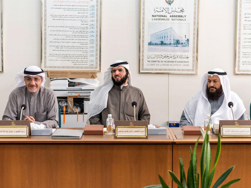 هايف والدمخي وعبدالله في اجتماع اللجنة الفرعية أمس