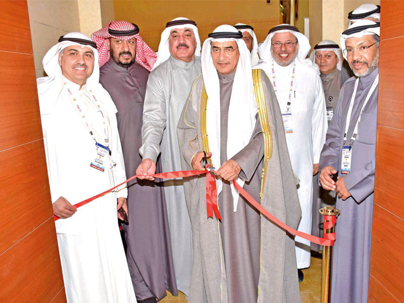 الرشيدي مفتتحاً المعرض العالمي للصحة والبيئة