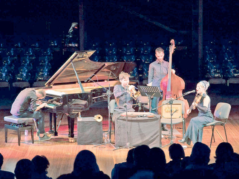 من أمسية «رباعي رامش و روزن»