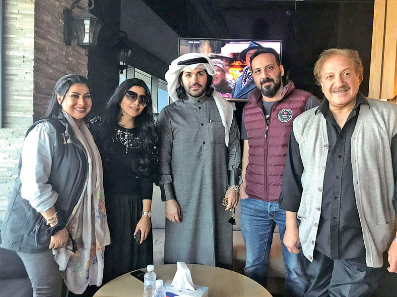 من اليمين محمد المنصور وخالد جمال وعبدالله السيف وبثينة الرئيسي وباسمة حمادة