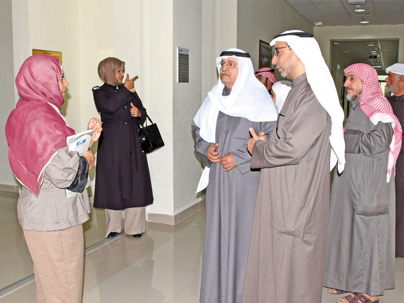 وفد جمعية «المنابر» في جولة على مرافق الكلية