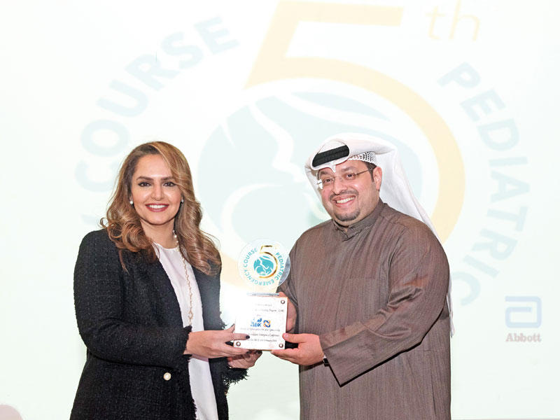 د. فواز الرفاعي يكرِّم سحر الذربان