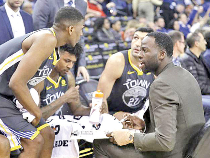 لاعبو غولدن ستايت يتشاورون حول الخطط دون المدرب كير