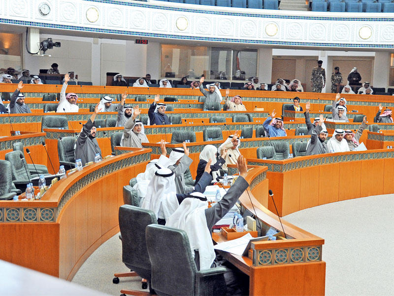 المجلس يصوت بالموافقة على تعديل قانون الجيش   (تصوير عبدالله الخلف)