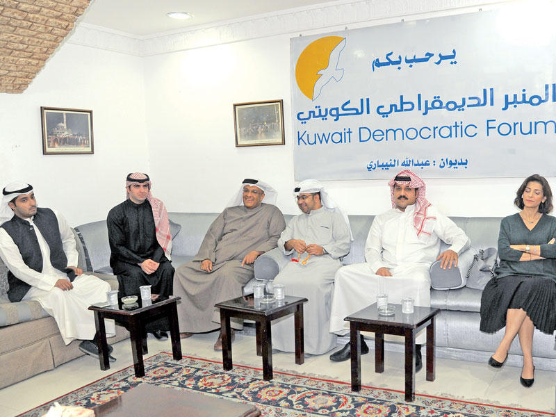 جانب من الندوة  (تصوير عبدالله الخلف)