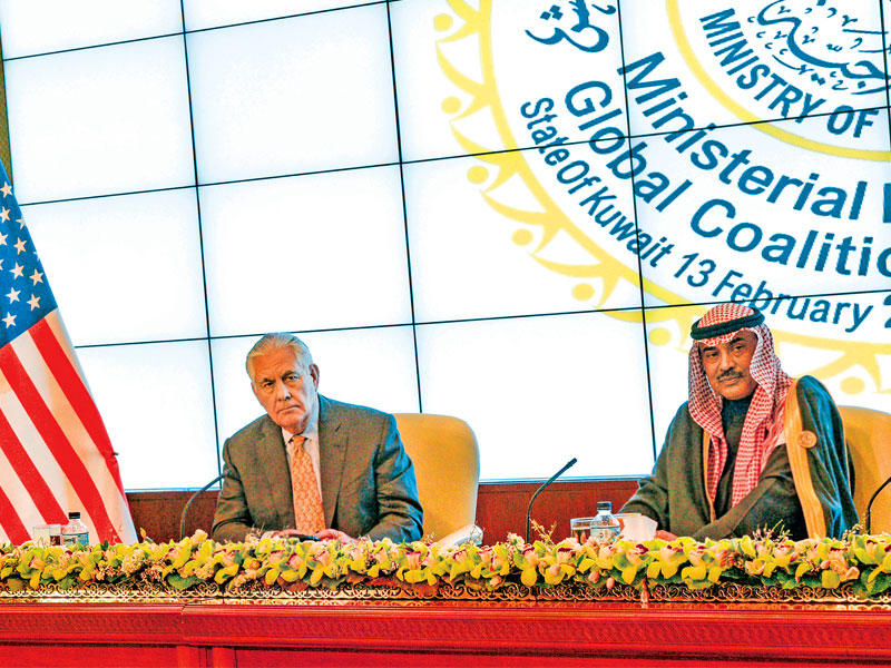 الخالد وتيلرسون خلال المؤتمر الصحافي أمس (تصوير نوفل إبراهيم)