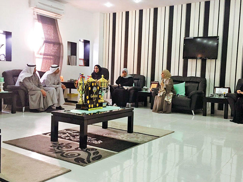 العازمي متفقداً مدرسة عمرو بن العاص بالروضة