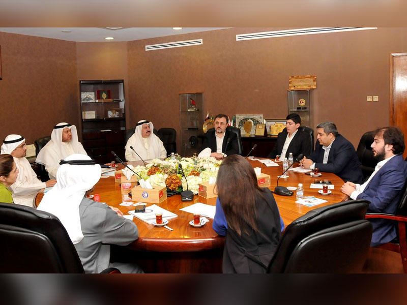 البرجس خلال اجتماعها مع «الإغاثة الإنسانية التركية»