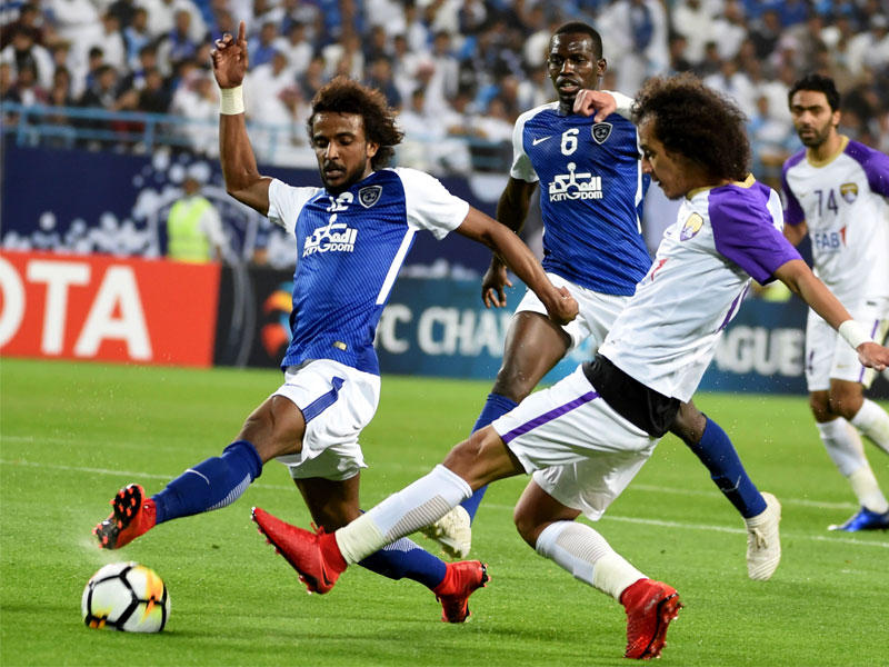 جانب من مباراة الهلال والعين (أ ف ب)