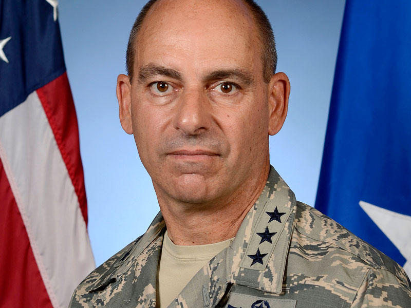 أكبر ضابط بسلاح الجو الأميركي في الشرق الأوسط اللفتنانت جنرال جيفري هاريغيان