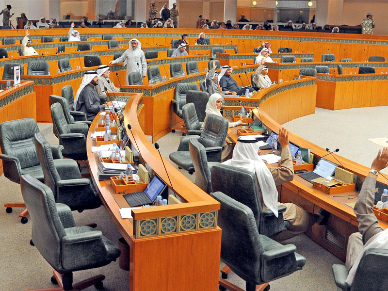 المجلس خلال مناقشته تقارير اللجان أمس   (تصوير عبدالله الخلف)