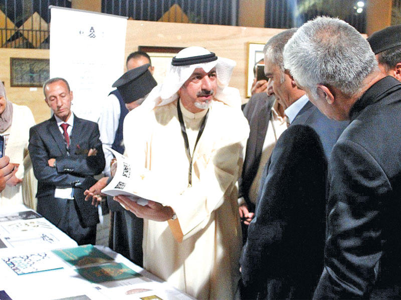 فريد العلي مع ضيوف الجناح الكويتي