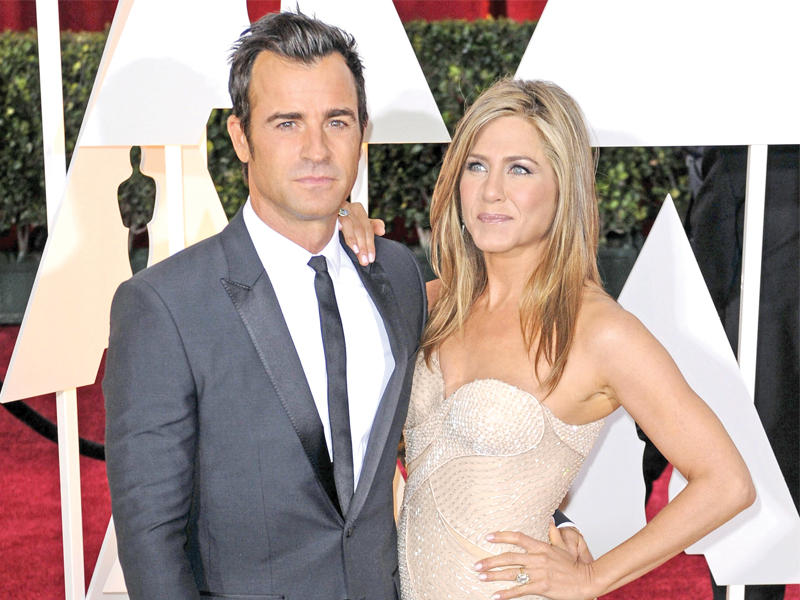 جنيفر أنيستون وزوجها جاستن ثيروكس