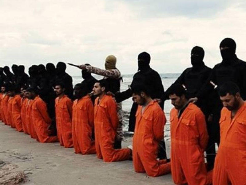  21 قبطيا ذبحوا على يد تنظيم داعش بليبيا في فبراير 2015