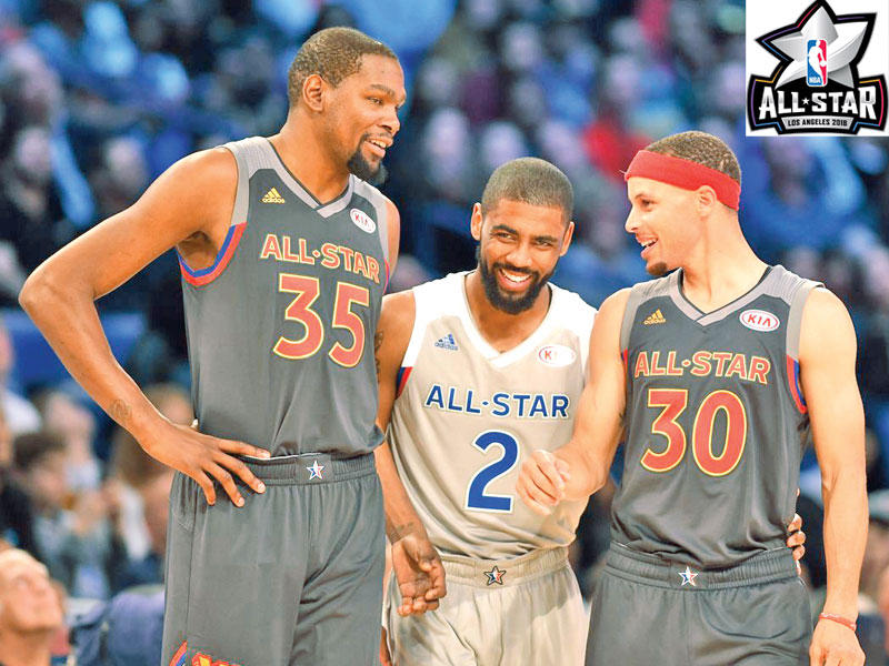 جانب من لقاء العام الماضي لكل النجوم