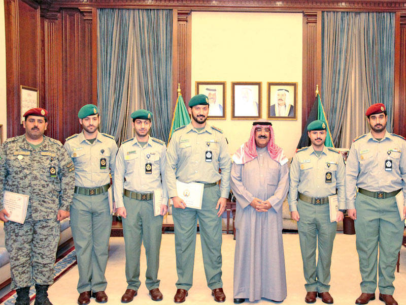 مشعل الأحمد متوسطا المتميزين