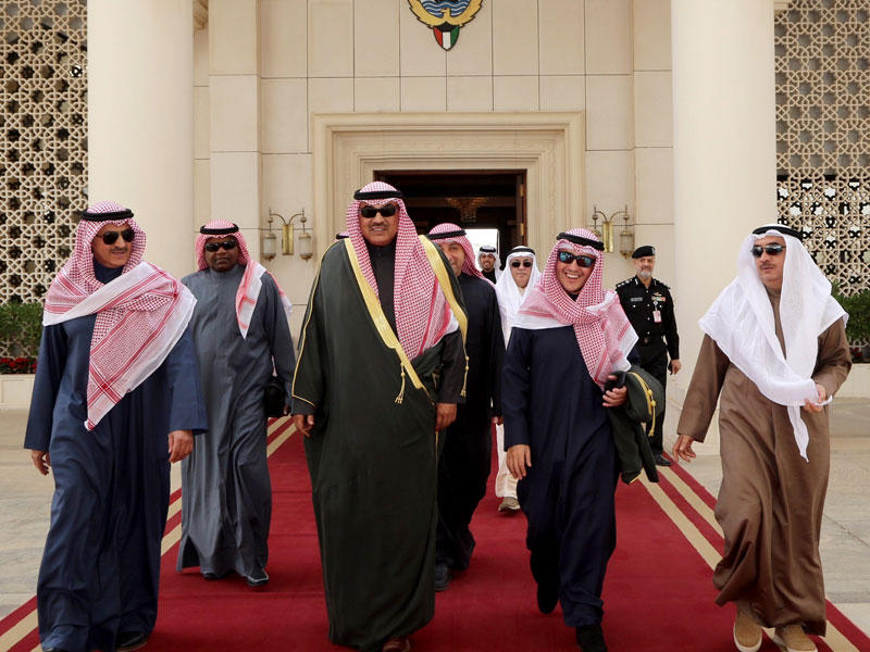 الخالد أثناء مغادرته إلى نيويورك أمس 