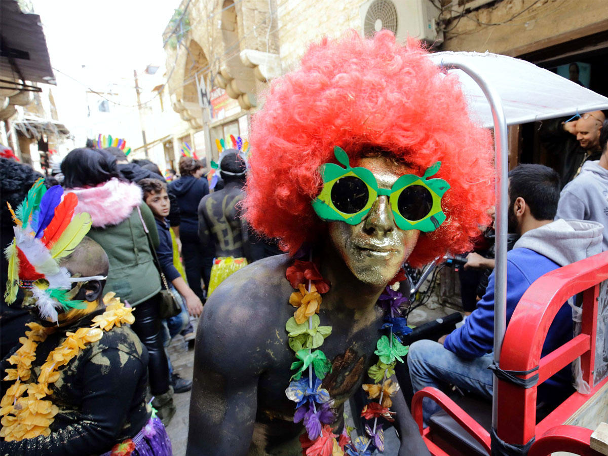 يشارك اللبنانيون في كرنفال زامبو الذي أقيم في مدينة طرابلس شمال لبنان للاحتفال بالفترة الأخيرة من الفائض عشية الأرثوذكسية اليونانية المسيحية