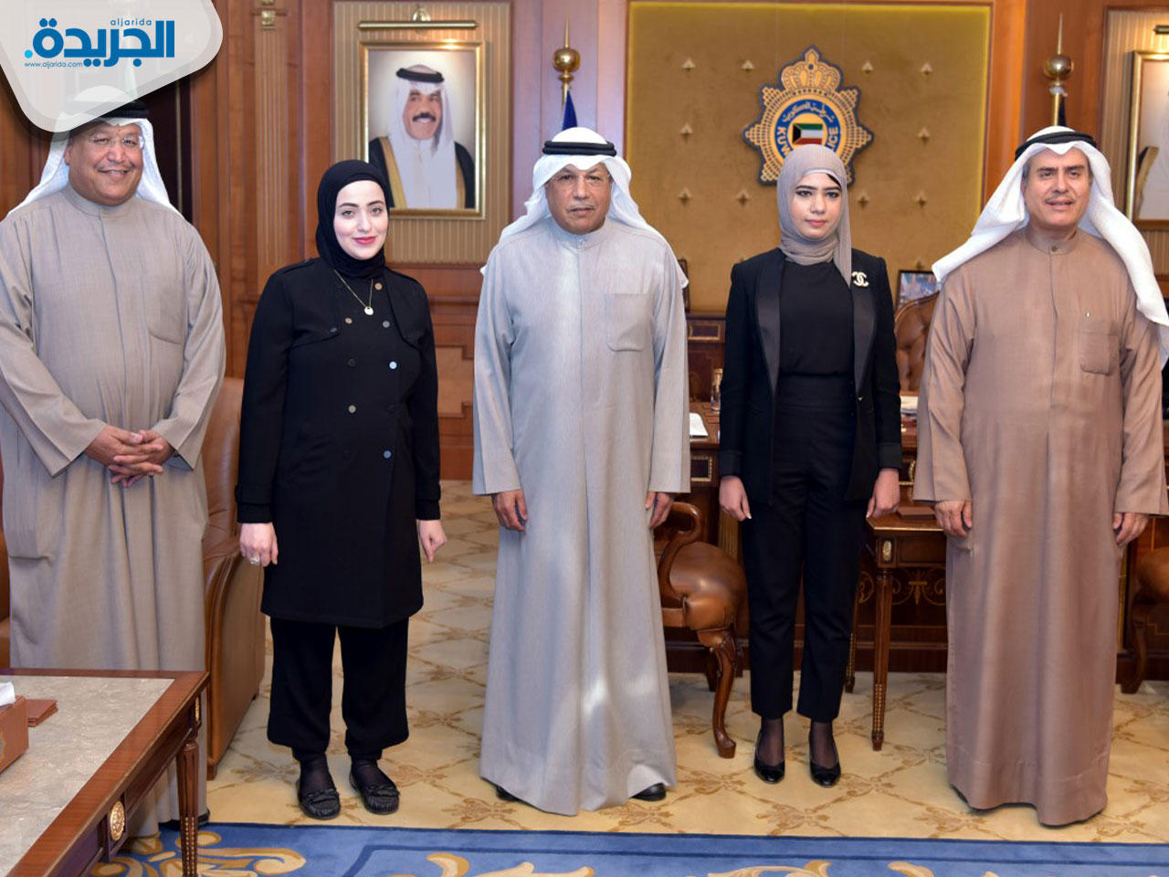 الوزير خالد الجراح يتوسط المحققتين الشطي والبلوشي